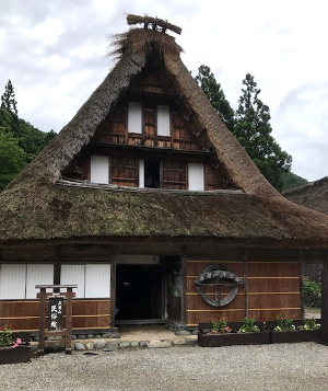 五箇山の小さな合掌造り集落